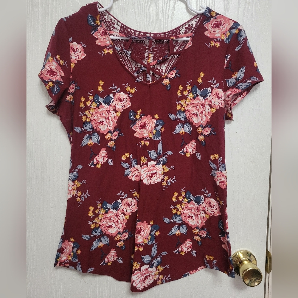 No Boundaries Red Graphic Short Sleeve Blouse